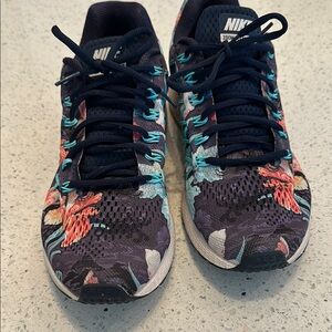 Nike Black and Blue Athletic Shoes with Mesh Upper